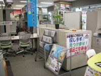 本日も良質中古オフィス家具を大量展示中です！ぜひ御来店ください！