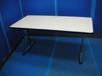 中古オフィス家具の会議テーブルです！広々サイズで会議もすいすい！