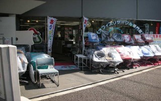 おはようございます！中古オフィス家具のありがとう屋！本日も元気に開店しました！