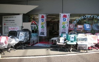 中古オフィス家具の専門店ありがとう屋です！本日も元気に開店致しました！