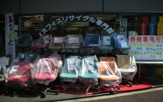 中古オフィス家具の専門店ありがとう屋です！本日もお買い得商品を大量展示中！