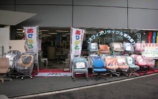 中古オフィス家具のありがとう屋です！本日も元気に開店致しました！