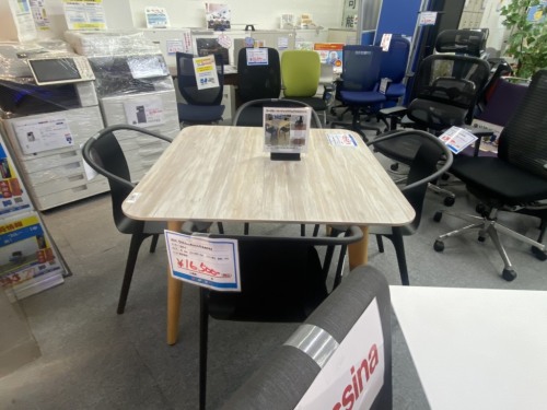 ヴィトラ　Belleville Chair　高級　ミーティングチェア　スタッキングチェア